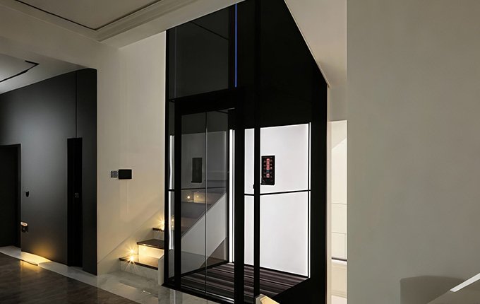 Glass elevator
