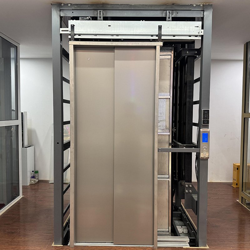 Hydraulic backpack elevator