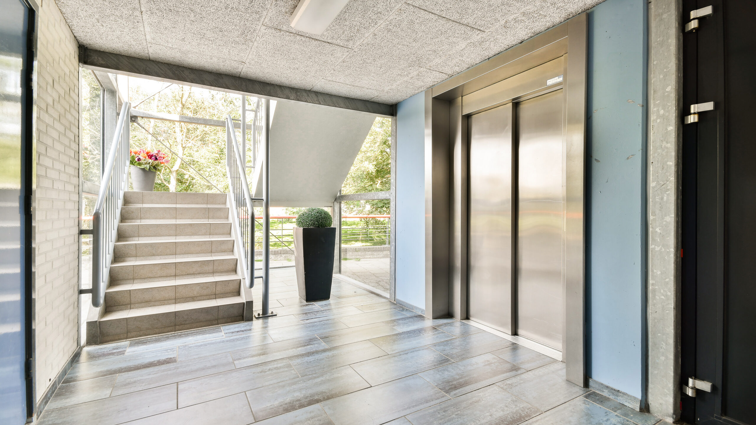 Traction Elevator Vs Hydraulic Elevator: The Key Difference