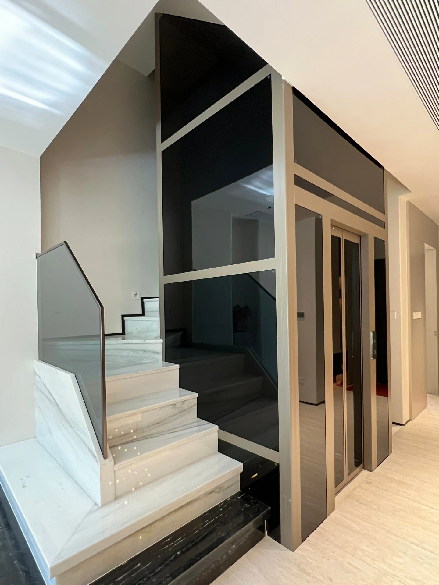 1-case- 6 person passenger elevato