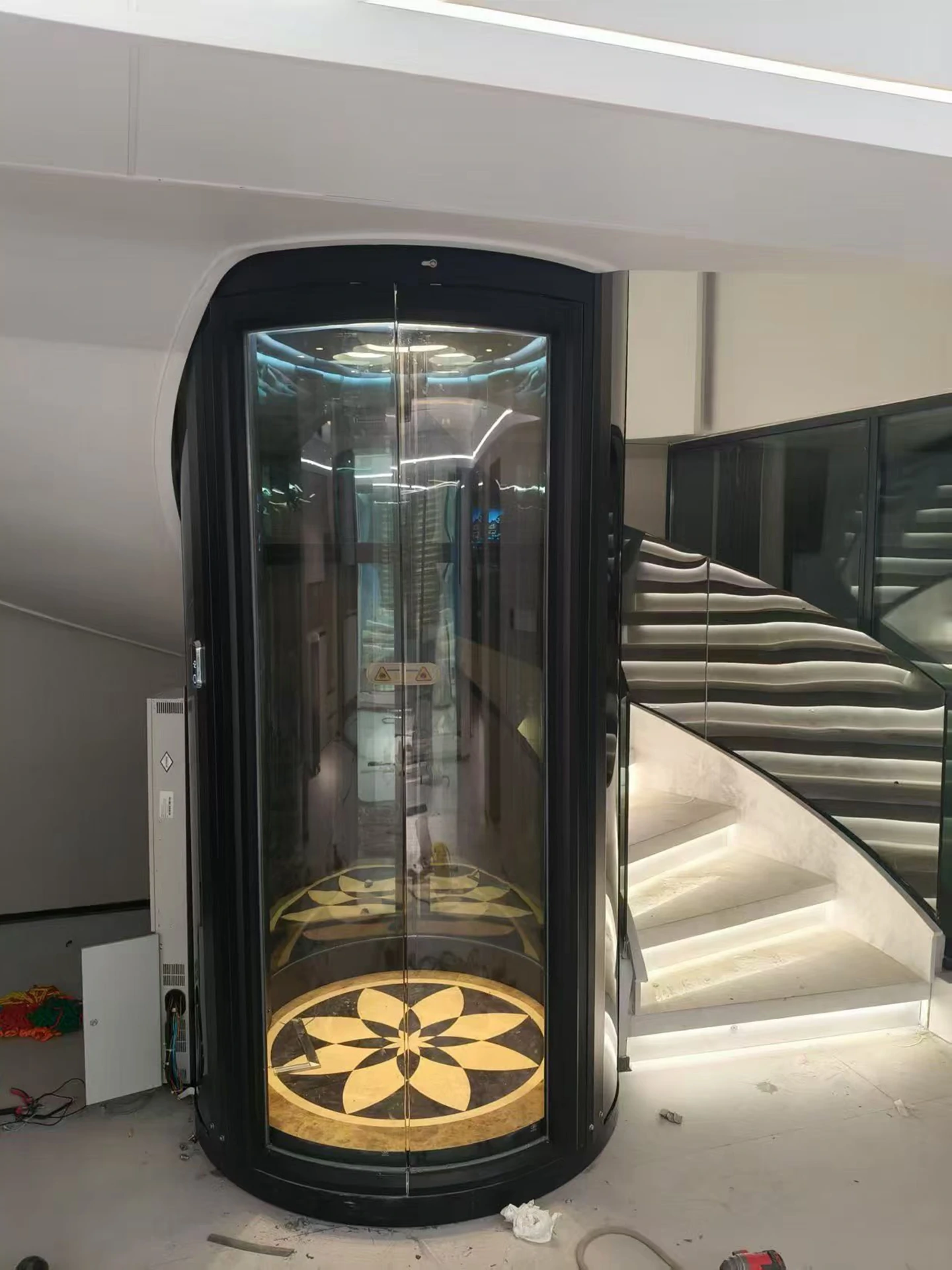 case- 6 person passenger elevato